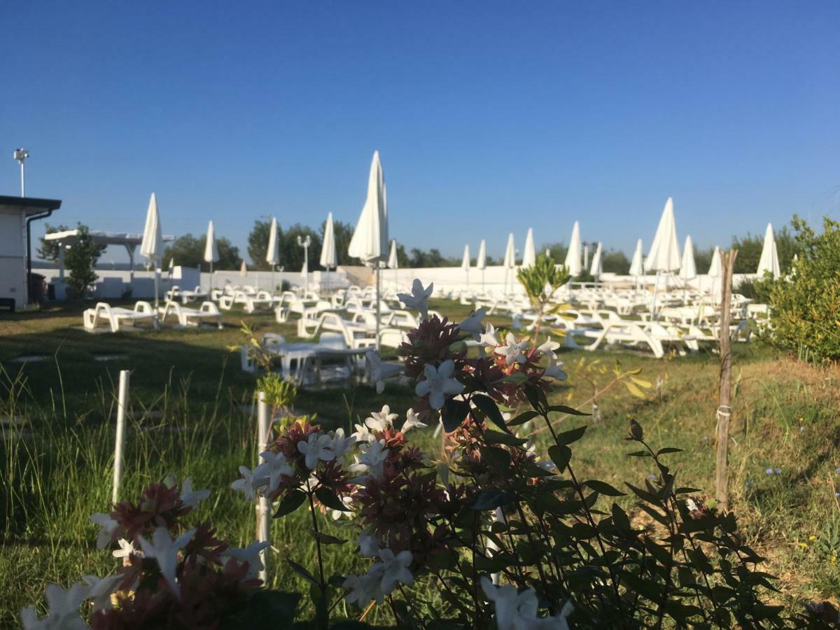 Zyra Garden Club Panzió Acquaviva delle Fonti Kültér fotó